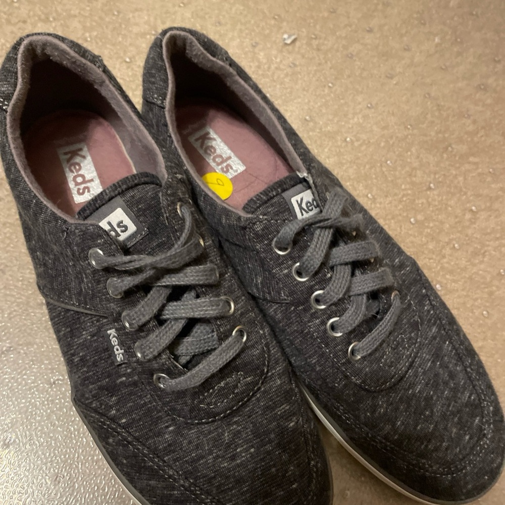 Keds gray fabric size 9 women’s tennis shoe great for everyday